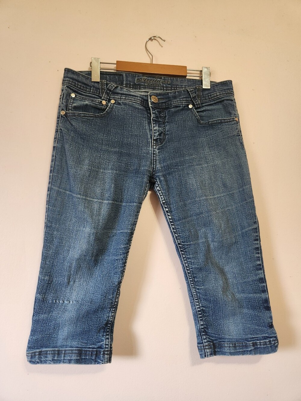 Streetwear Society Y2K Heart Embroidery Pockets Denim Capris Size 13 Med Wash